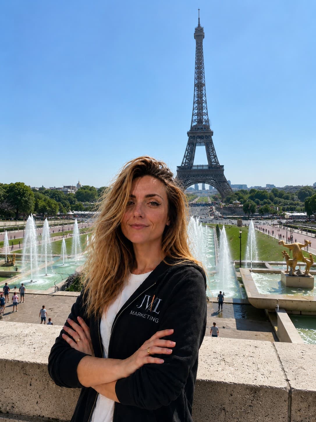 Jodie Lapaillerie — SEO Consultant Paris, in front of the Eiffel Tower